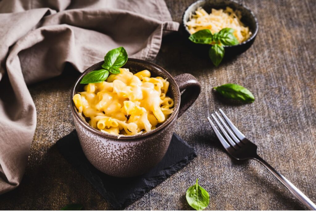 aprenda-receita-de-macarrao-cremoso-de-caneca-pronto-em-5-minutos