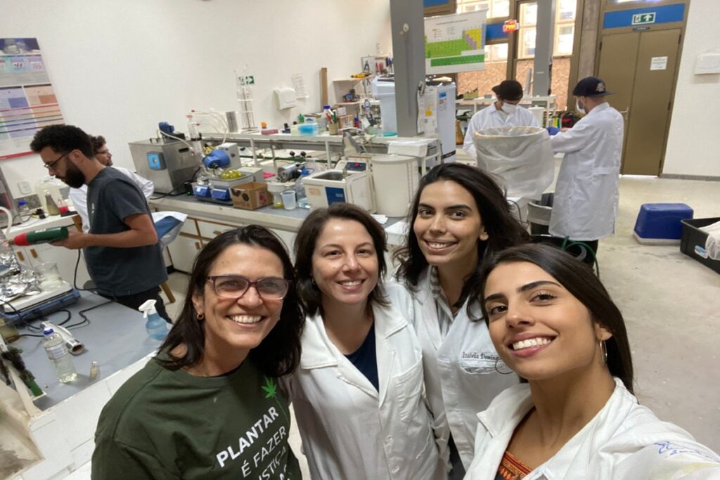 apos-cancer,-professora-da-unb-lidera-pesquisa-sobre-maconha-medicinal