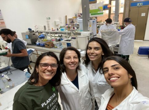 apos-cancer,-professora-da-unb-lidera-pesquisa-sobre-maconha-medicinal