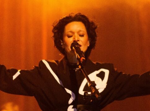 patricia-marx-se-renova-em-estreia-politizada-e-cheia-de-sucessos