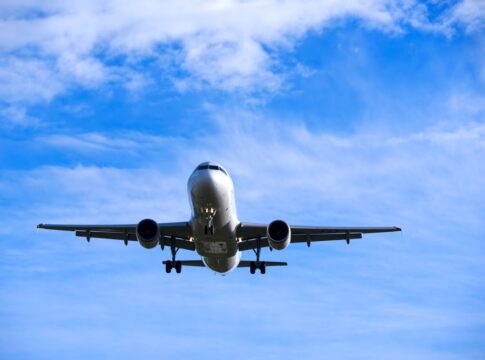 airbus-identifica-falha-em-6-mil-avioes-a320-e-pede-suspensao-de-voos