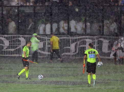 forte-chuva-paralisa-vasco-x-internacional-por-mais-de-uma-hora