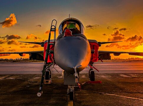 fab-realiza-o-1o-disparo-de-missil-do-caca-grippen;-video