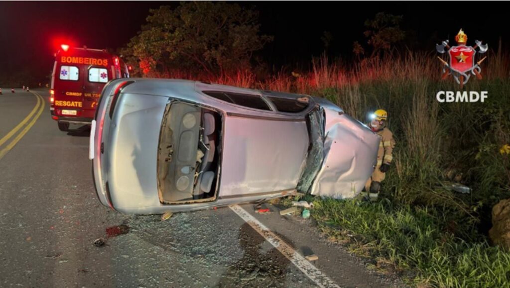 homem-se-desespera-ao-ficar-preso-embaixo-de-veiculo-tombado-no-df