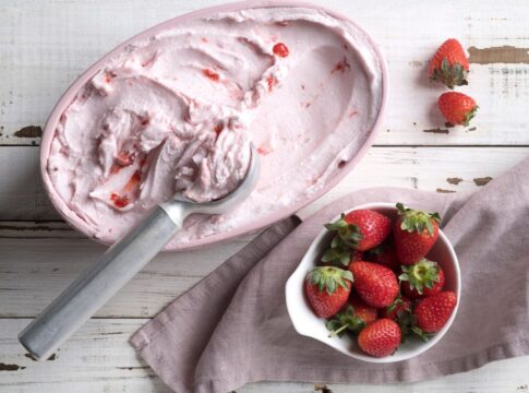 geladinho-de-morango-cremoso:-so-5-ingredientes-e-muito-sabor