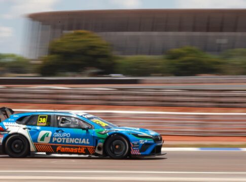 pilotos-da-stock-car-revelam-torcida-para-final-da-libertadores.-veja