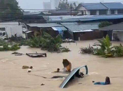 chuvas-e-piores-enchentes-da-decada-matam-600-na-asia