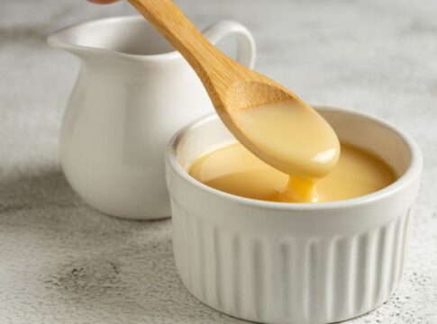 faca-em-casa:-leite-condensado-simples-e-delicioso-com-3-ingredientes