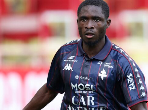 video:-lateral-se-recusa-a-aquecer-ao-ser-confirmado-como-reserva