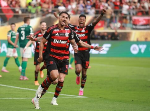 danilo-alcanca-feito-de-zico-e-gabigol-em-final-da-libertadores;-veja