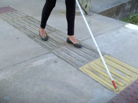 hoje-e-dia:-dezembro-vermelho,-pessoas-com-deficiencia-e-samba-em-foco