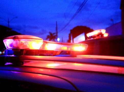 mae-mantida-em-carcere-pelo-filho-e-resgatada-apos-bilhete-de-socorro