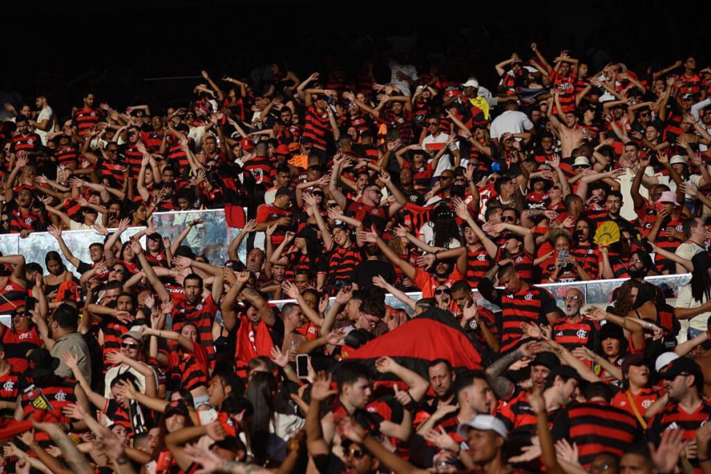video:-torcida-do-flamengo-transforma-o-centro-do-rio-em-festa