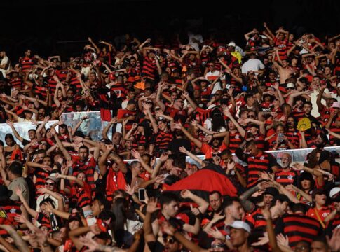 video:-torcida-do-flamengo-transforma-o-centro-do-rio-em-festa