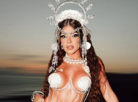 jaquelline-grohalski-usa-acessorio-de-4-kg-para-evento-de-samba-no-rio