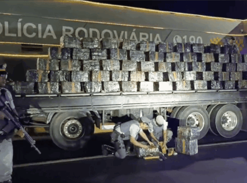 sp:-pm-prende-motorista-com-2-toneladas-de-maconha-escondida-em-sucata