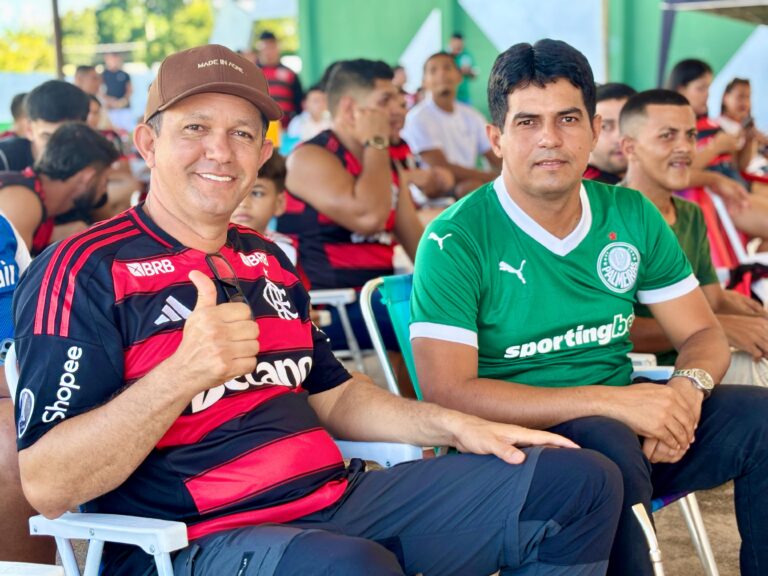 Com sorteio de brindes e evento esportivo, prefeito  Salatiel Magalhães  e vice-prefeito  Neto do Jamilson  reuniram população  de Rodrigues Alves para assistir  à final da Libertadores  