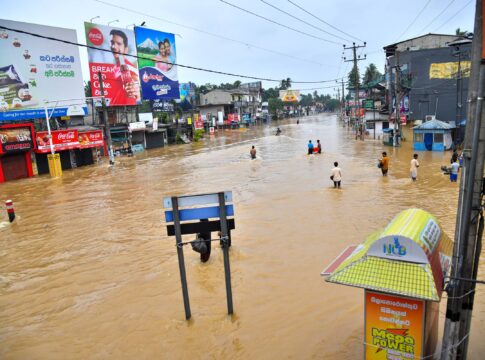 sri-lanka:-ciclone-causa-maior-desastre-natural-apos-o-tsunami-de-2004