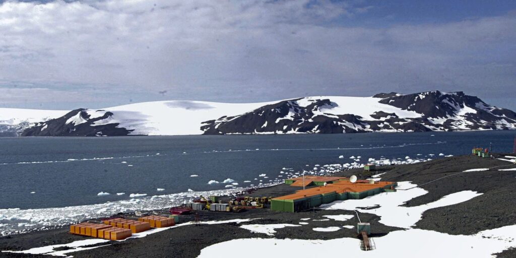 mapeamento-inedito-revela-extensao-de-area-livre-de-gelo-na-antartica