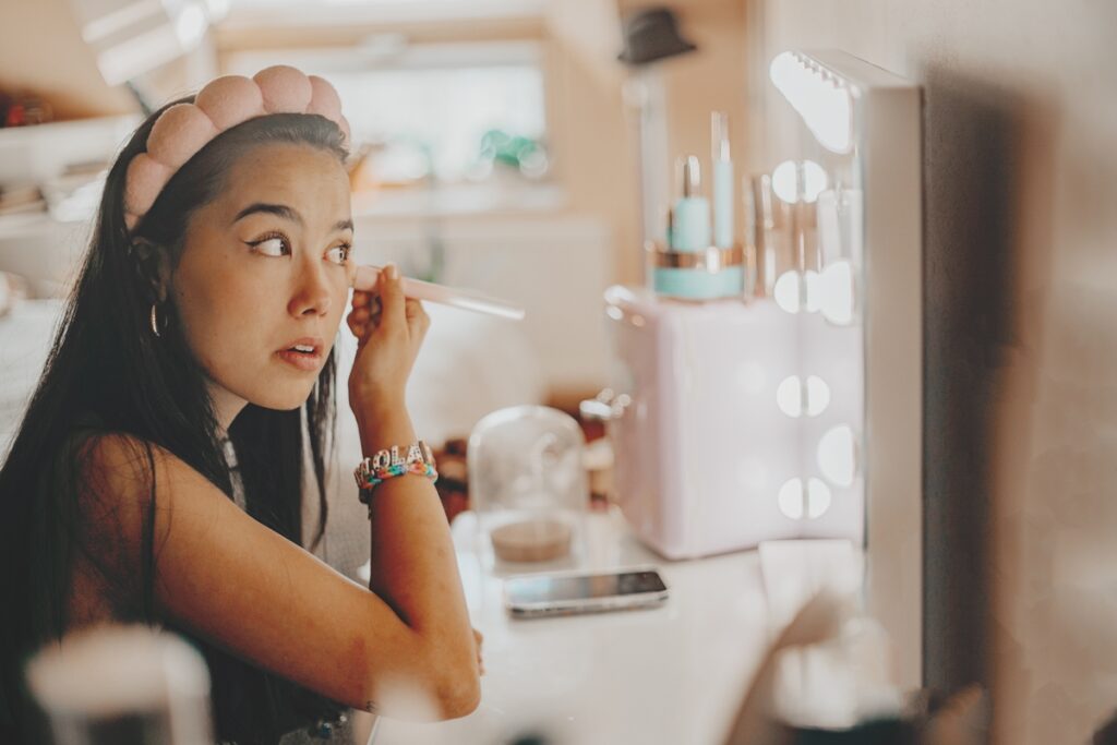 veja-7-dicas-para-fazer-a-maquiagem-mais-durar-no-verao