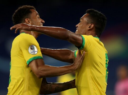 danilo-e-alex-sandro-atingem-marca-juntos-com-libertadores-do-flamengo