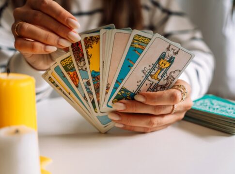 segundo-o-taro,-dezembro-sera-um-mes-intenso-no-amor-e-no-dinheiro