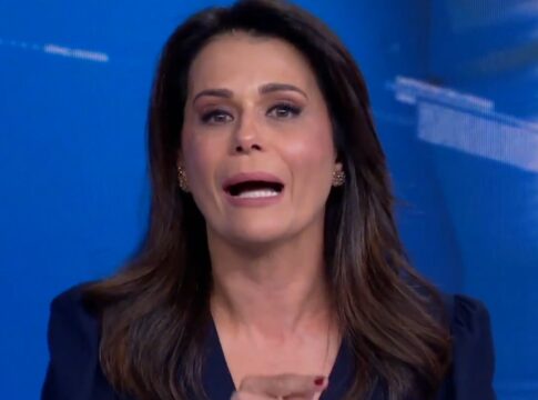 apresentadora-se-emociona-em-forte-discurso-ao-noticiar-ataques-contra-mulheres