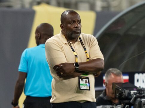 copa-do-mundo:-tecnico-do-suriname-renuncia-ao-cargo-antes-da-repescagem