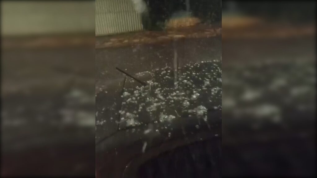 moradores-registram-chuva-de-granizo-durante-temporal-no-df