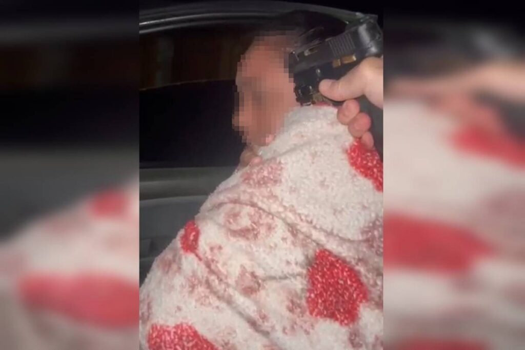 novos-videos-mostram-sadismo-de-pm-agiota-ao-cobrar-mulheres-armado