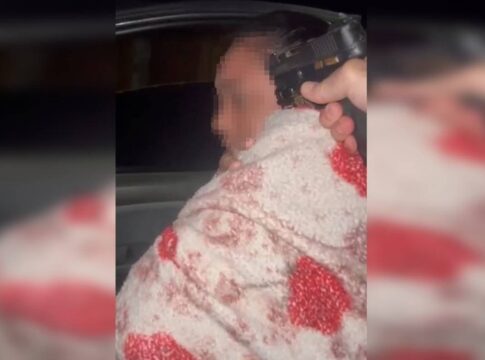 novos-videos-mostram-sadismo-de-pm-agiota-ao-cobrar-mulheres-armado