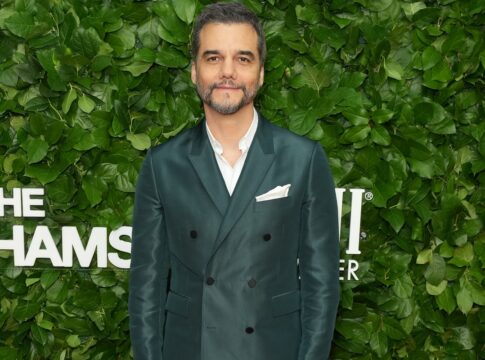 wagner-moura-viraliza-ao-apresentar-premio-no-gotham-awards