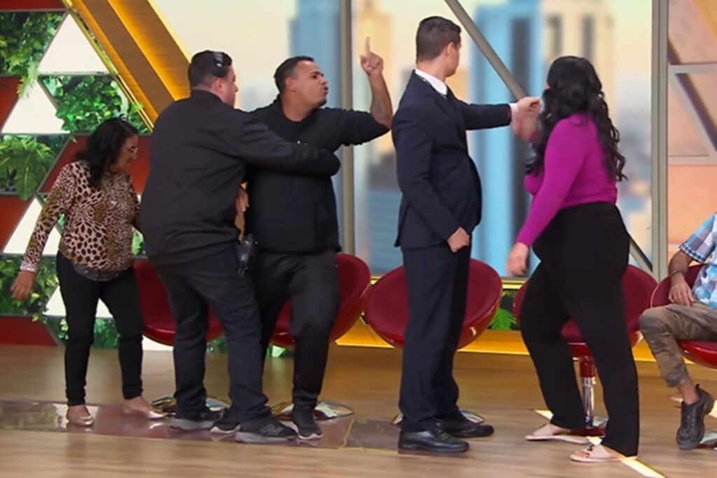 casos-de-familia:-entenda-confusao-que-resultou-em-ataque-ao-vivo