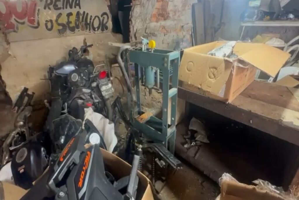 policia-descobre-base-do-cv-usada-para-desmanche-de-motos-roubadas