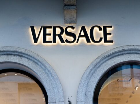 prada-compra-a-versace-e-ganha-espaco-entre-conglomerados-de-luxo