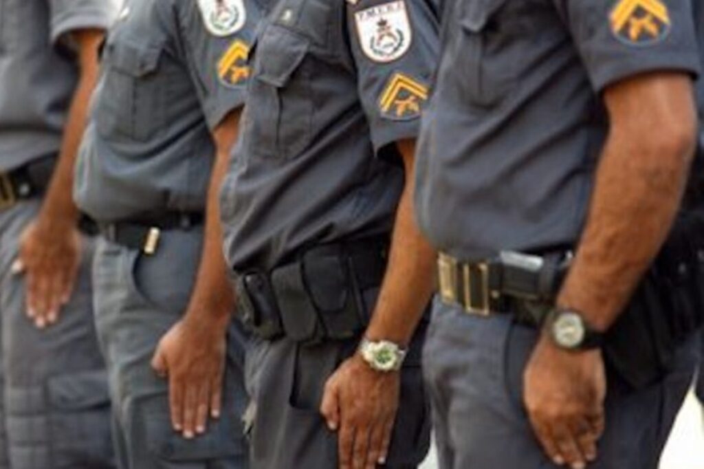 castro-sanciona-lei-que-cria-cargos-de-coroneis-na-pmrj.-veja-mudancas