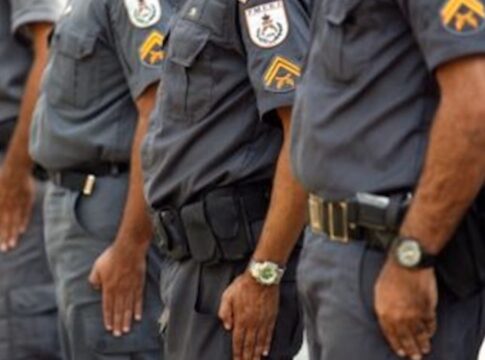 castro-sanciona-lei-que-cria-cargos-de-coroneis-na-pmrj.-veja-mudancas