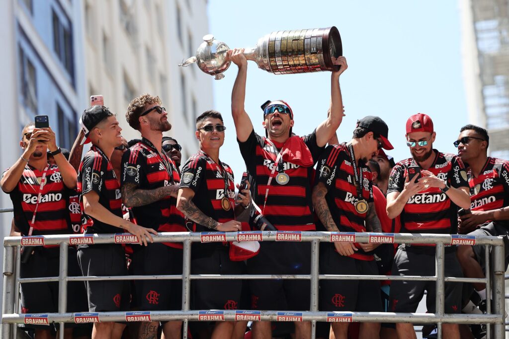 conmebol-divulga-selecao-da-libertadores-com-sete-atletas-do-flamengo