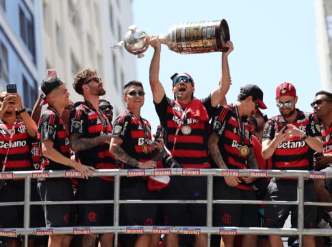 conmebol-divulga-selecao-da-libertadores-com-sete-atletas-do-flamengo