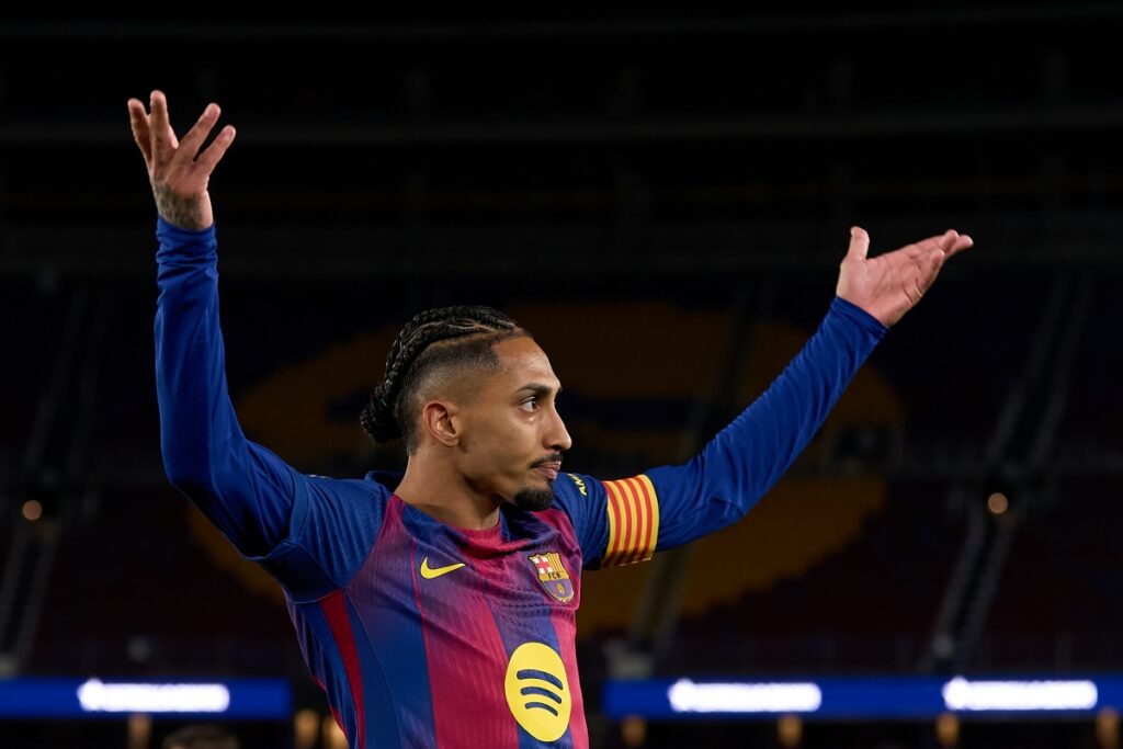 barcelona:-raphinha-volta-a-balancar-as-redes-apos-lesao-na-coxa
