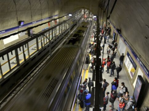 trens-da-linha-5-lilas-travam-e-passageiros-enfrentam-caos-em-sp
