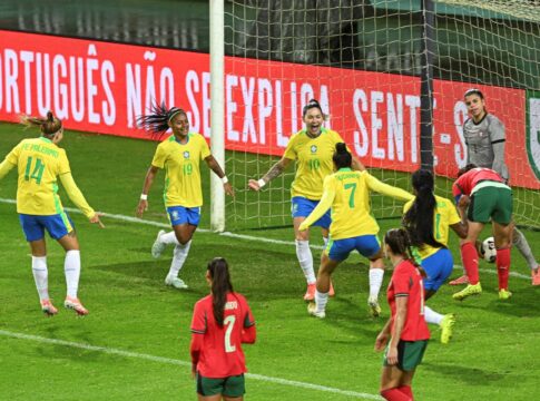 futebol-feminino:-brasil-goleia-portugal-e-fecha-2025-com-10-triunfos