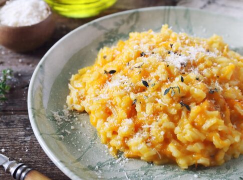 arroz-cremoso-de-uma-panela-so-e-perfeito-para-uma-refeicao-pratica