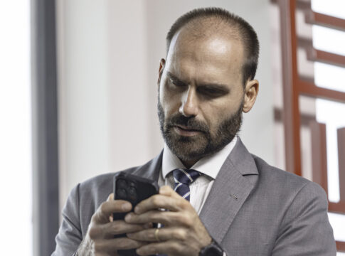 eduardo-bolsonaro-se-pronuncia-sobre-ligacao-entre-trump-e-lula