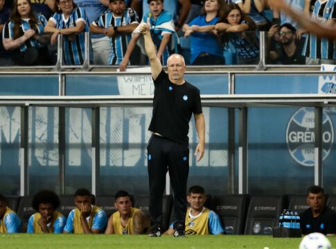 mano-menezes-faz-misterio-sobre-permanencia-no-gremio-na-proxima-temporada