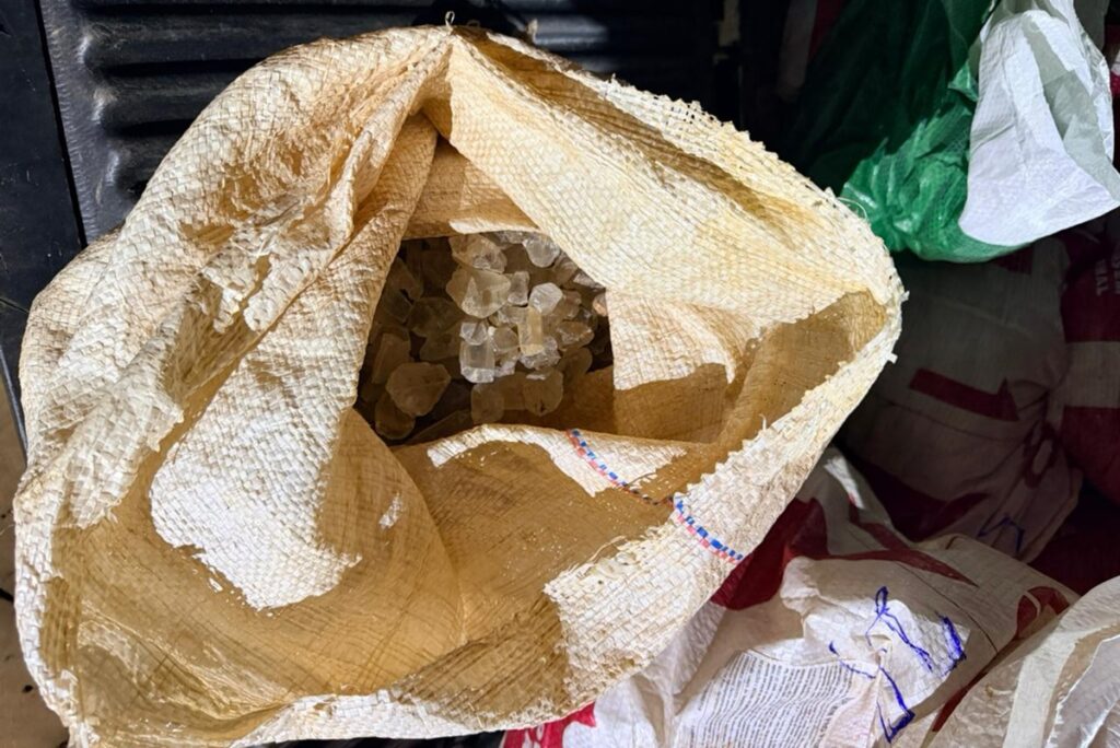 garimpo-ilegal:-homem-e-preso-com-meia-tonelada-de-cristal-no-entorno