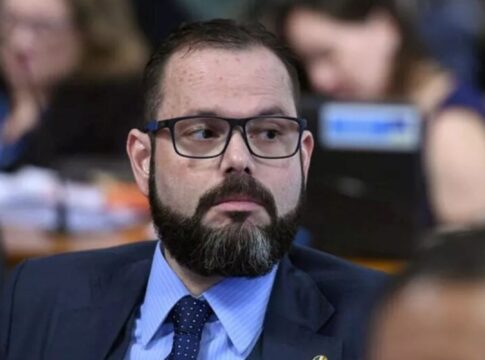 ex-diarista-que-e-comissionada-de-jorge-seif-encerra-cnpj-de-loja