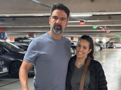 tadeu-schmidt-revela-por-que-usa-vestido-da-esposa-apos-tomar-banho
