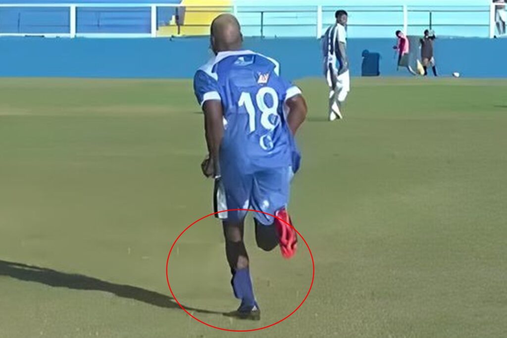 video:-jogador-entra-em-campo-com-tornozeleira-eletronica-e-viraliza