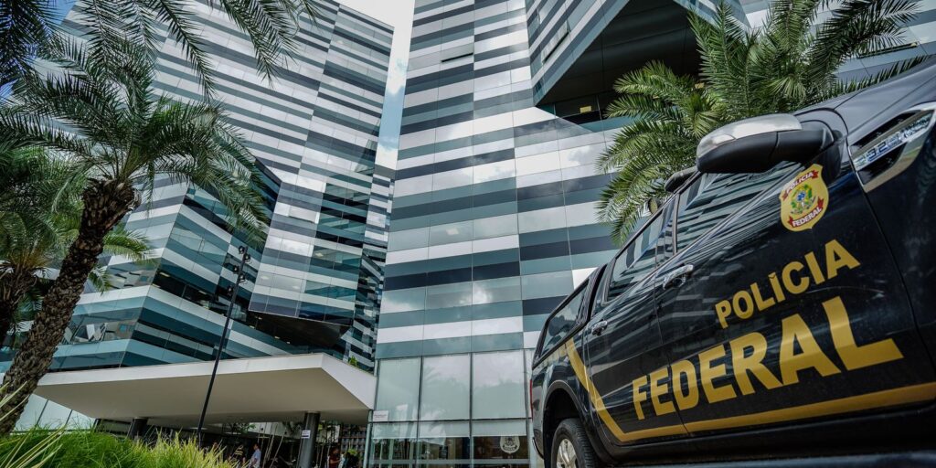 anderson-torres-e-ramagem-sao-demitidos-da-pf-apos-condenacao